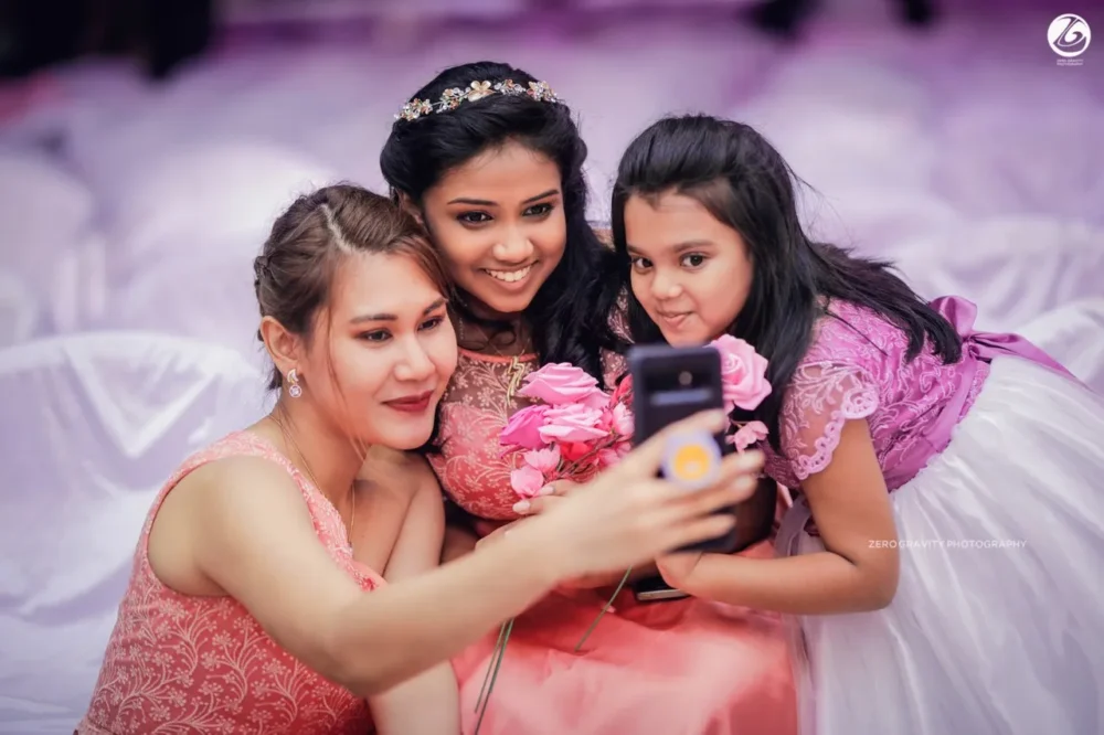 candid19-candid moment